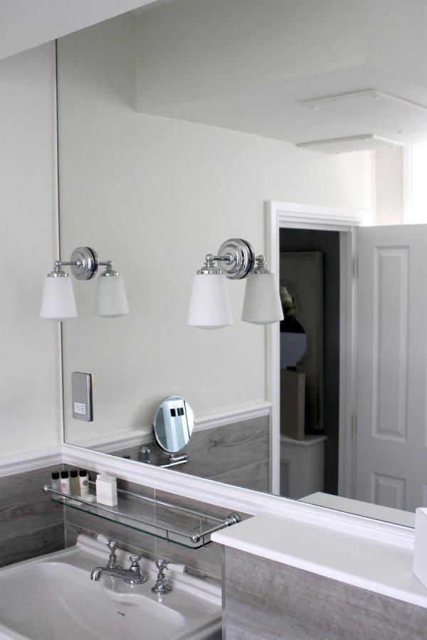 Deluxe Double Room Shower